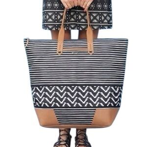 Stella & Dot Getaway Expandable Tote Bag Travel Weekender Black White Strap